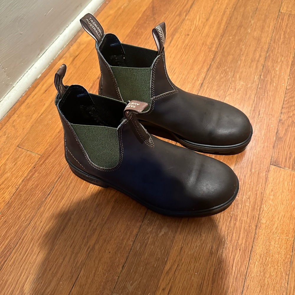 Blundstone Boots with Elastic Panels and Pull Tab (like new condition.)
